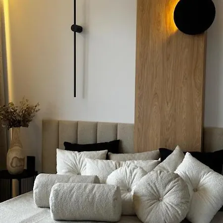 Family & Business Premium No 2 - 1 Bedroom With Private Jacuzzi, Balcony, Parking Apartament *