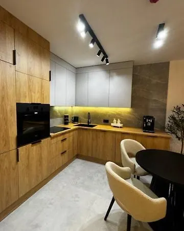 Apartament Family & Business Premium No 2 - 1 Bedroom With Private Jacuzzi, Balcony, Parking Warszawa