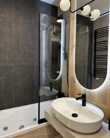 Family & Business Premium No 2 - 1 Bedroom With Private Jacuzzi, Balcony, Parking Apartament *