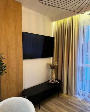 Family & Business Premium No 2 - 1 Bedroom With Private Jacuzzi, Balcony, Parking Apartament