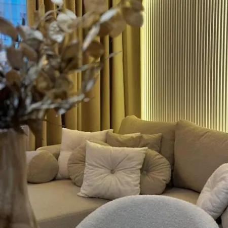Family & Business Premium No 2 - 1 Bedroom With Private Jacuzzi, Balcony, Parking Apartament *