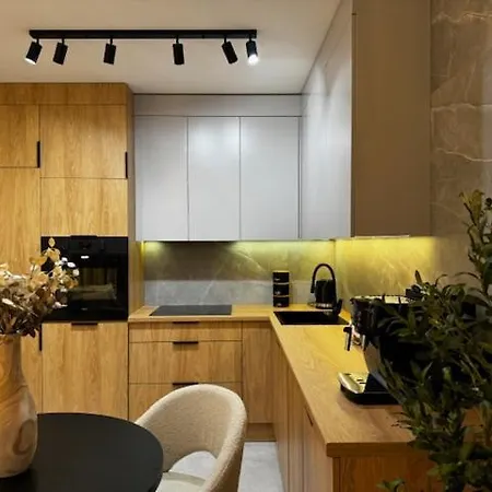 Family & Business Premium No 2 - 1 Bedroom With Private Jacuzzi, Balcony, Parking *