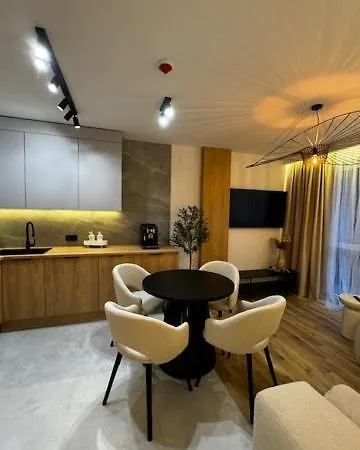 Family & Business Premium No 2 - 1 Bedroom With Private Jacuzzi, Balcony, Parking *