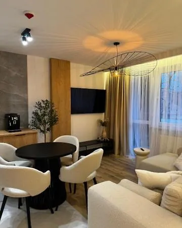 Family & Business Premium No 2 - 1 Bedroom With Private Jacuzzi, Balcony, Parking Lägenhet