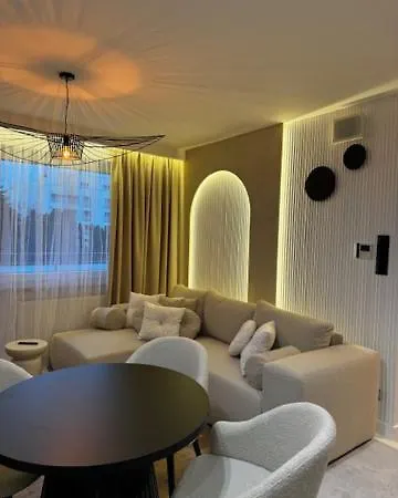 Family & Business Premium No 2 - 1 Bedroom With Private Jacuzzi, Balcony, Parking *