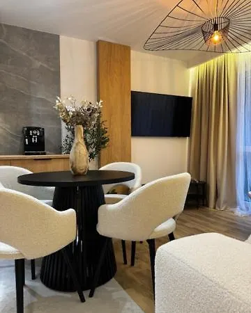 Family & Business Premium No 2 - 1 Bedroom With Private Jacuzzi, Balcony, Parking