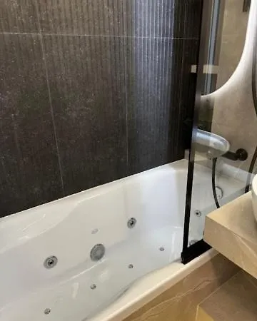 Apartment Family & Business Premium No 2 - 1 Bedroom With Private Jacuzzi, Balcony, Parking *