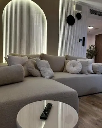 Family & Business Premium No 2 - 1 Bedroom With Private Jacuzzi, Balcony, Parking *