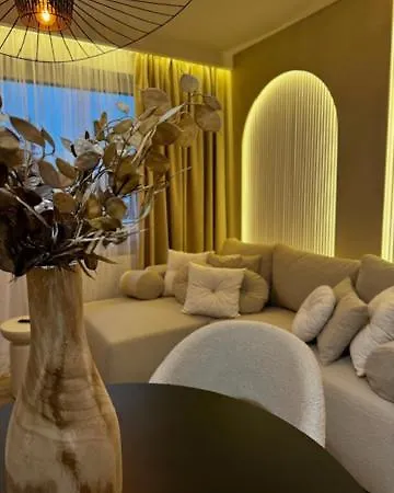 Family & Business Premium No 2 - 1 Bedroom With Private Jacuzzi, Balcony, Parking