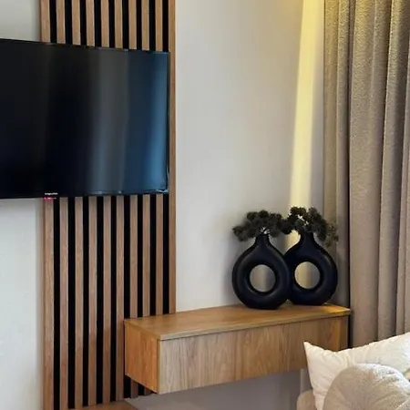 Apartment Family & Business Premium No 2 - 1 Bedroom With Private Jacuzzi, Balcony, Parking