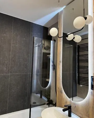 Family & Business Premium No 2 - 1 Bedroom With Private Jacuzzi, Balcony, Parking * Varsovia