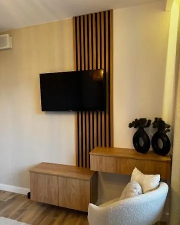 Family & Business Premium No 2 - 1 Bedroom With Private Jacuzzi, Balcony, Parking Lägenhet *