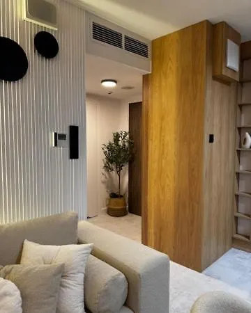Family & Business Premium No 2 - 1 Bedroom With Private Jacuzzi, Balcony, Parking Lägenhet Warszawa