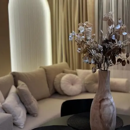 Family & Business Premium No 2 - 1 Bedroom With Private Jacuzzi, Balcony, Parking *