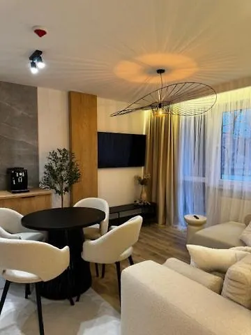 Family & Business Premium No 2 - 1 Bedroom With Private Jacuzzi, Balcony, Parking Apartment