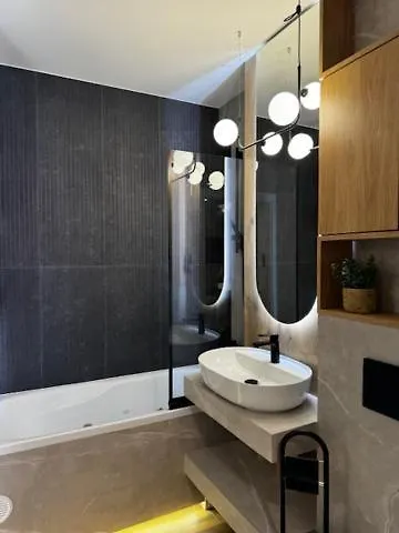 Family & Business Premium No 2 - 1 Bedroom With Private Jacuzzi, Balcony, Parking * Warsaw