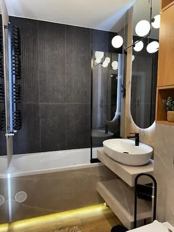 Family & Business Premium No 2 - 1 Bedroom With Private Jacuzzi, Balcony, Parking Apartment Warsaw