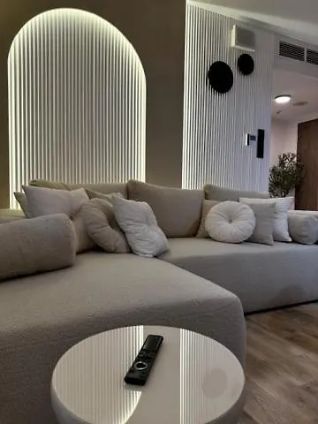 Family & Business Premium No 2 - 1 Bedroom With Private Jacuzzi, Balcony, Parking *