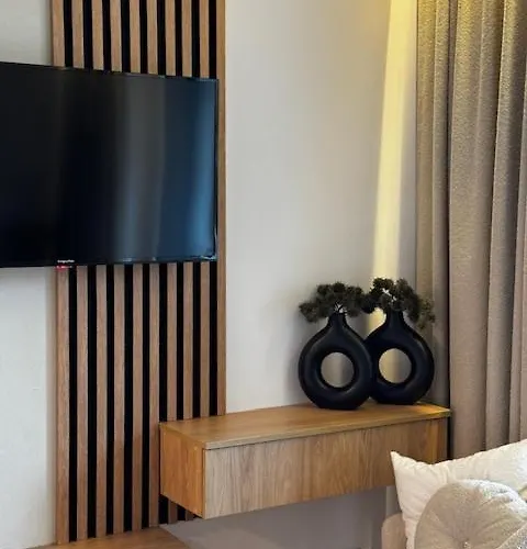 Apartment Family & Business Premium No 2 - 1 Bedroom With Private Jacuzzi, Balcony, Parking