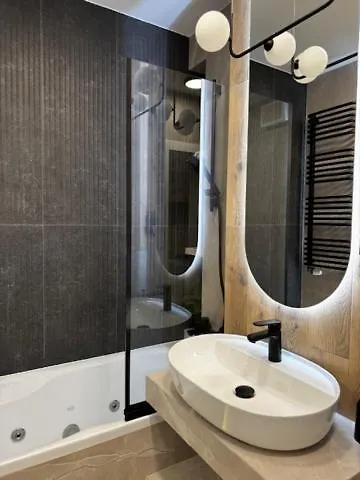 Family & Business Premium No 2 - 1 Bedroom With Private Jacuzzi, Balcony, Parking Apartment *