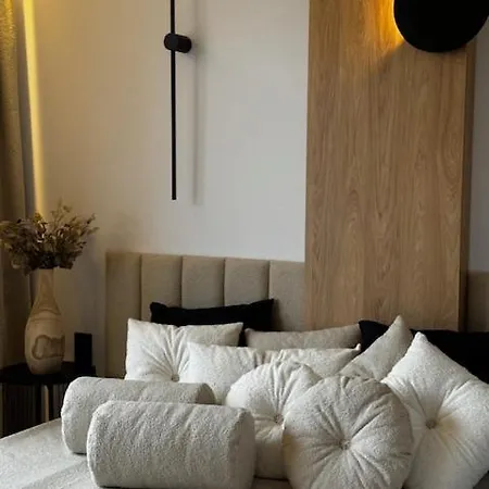 Family & Business Premium No 2 - 1 Bedroom With Private Jacuzzi, Balcony, Parking Warszawa