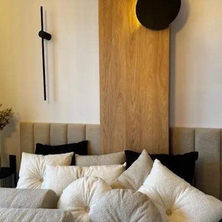 Family & Business Premium No 2 - 1 Bedroom With Private Jacuzzi, Balcony, Parking