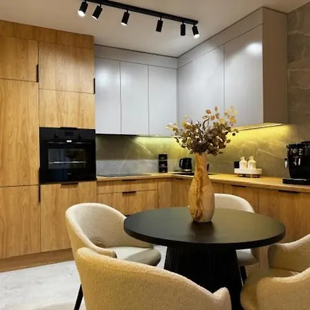 Family & Business Premium No 2 - 1 Bedroom With Private Jacuzzi, Balcony, Parking *