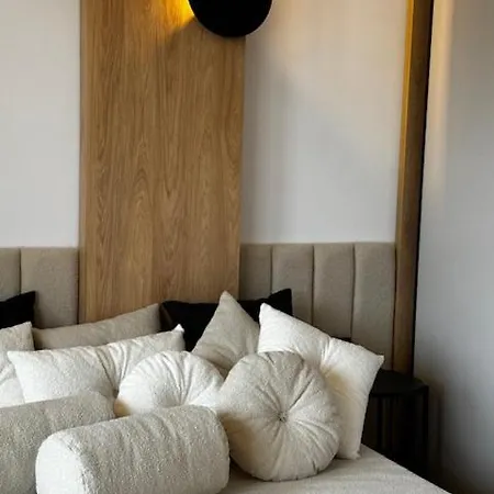 Family & Business Premium No 2 - 1 Bedroom With Private Jacuzzi, Balcony, Parking