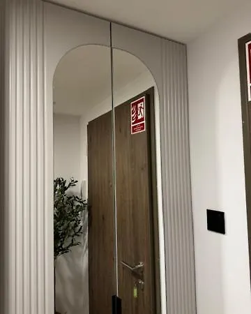 Family & Business Premium No 2 - 1 Bedroom With Private Jacuzzi, Balcony, Parking Apartament